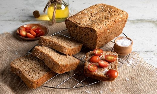 Μία διαφορετική συνταγή! Ψωμί μήλου με μπαχαρικά από τον Άκη Πετρετζίκη