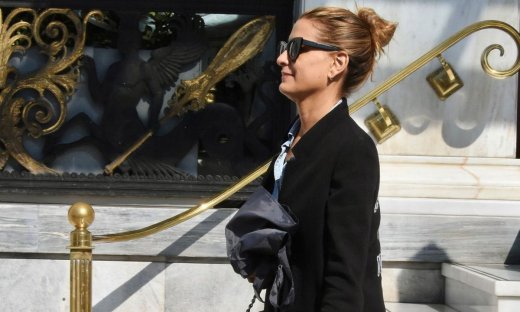 Υπερπαραγωγή η Τατιάνα Μπλάτνικ: Το look με ψηλές μαύρες μπότες