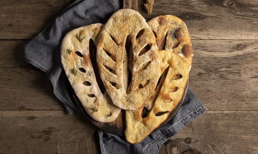 Λαγάνα από τον Άκη Πετρετζίκη