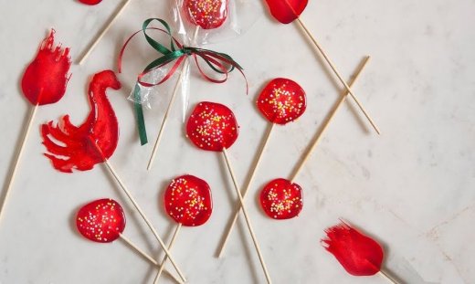 Ο Άκης Πετρετζίκης δείχνει τον τρόπο: Έτσι θα φτιάξεις σπιτικά γλειφιτζούρια