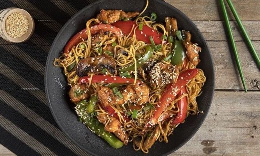 Stir fry με κοτόπουλο από τον Άκη Πετρετζίκη