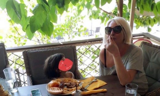 Ρούλα Κορομηλά:  Το μακιγιάζ που της έκανε η ανιψιά της είναι το κάτι άλλο