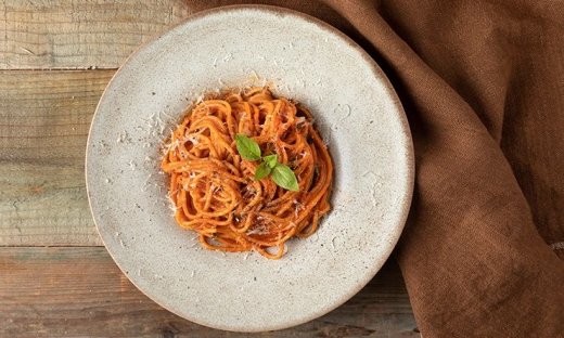 Γρήγορη μακαρονάδα Ναπολιτάνα μέσα σε 15 λεπτά από τον Άκη Πετρετζίκη