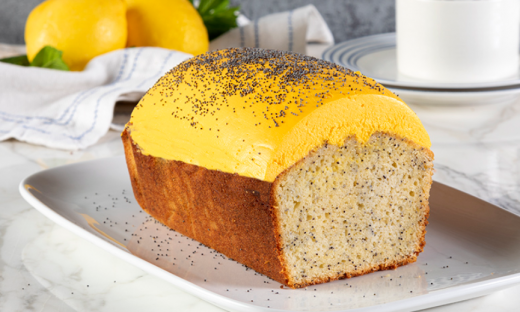 Λαχταριστό κέικ λεμόνι με παπαρουνόσπορο και frosting από τον Άκη Πετρετζίκη