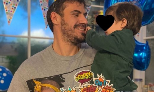 Ο Πετρετζίκης έγινε 39 & αφού έδειξε την τούρτα έκανε ακόμα μία αποκάλυψη-Πλάνα από το σπίτι του σεφ