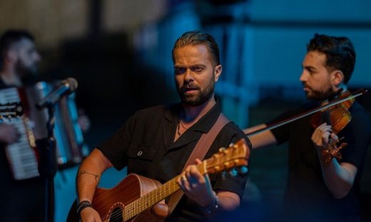 Στο νοσοκομείο ο Ηλίας Βρεττός - Η φώτο από το κρεβάτι του πόνου και το πρόβλημα υγείας του