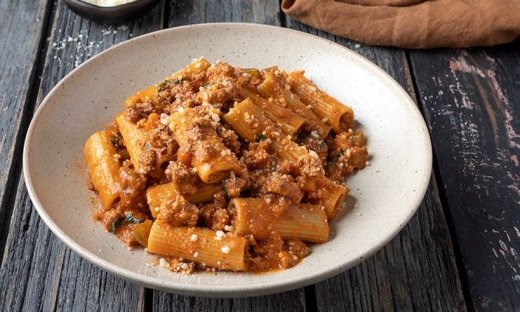 Ριγκατόνι μπολονέζ από τον Άκη Πετρετζίκη