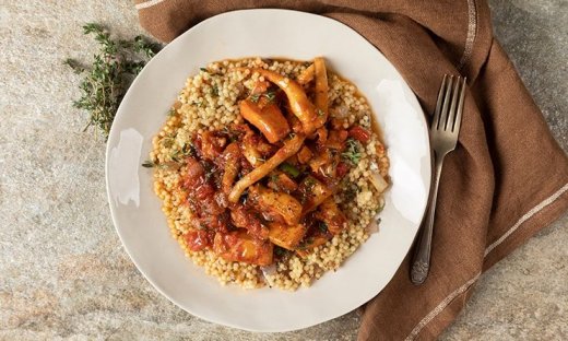 Σουπιές κρασάτες από τον Άκη Πετρετζίκη