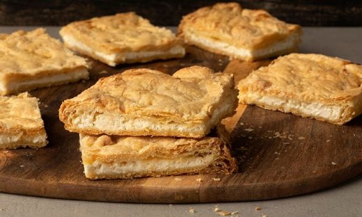Εύκολη τυρόπιτα με 3 υλικά από τον Άκη Πετρετζίκη