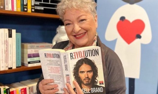 Κορυφαίο trend στο Twitter η Τάνια Τσανακλίδου: Τη λάτρεψε η Μενεγάκη