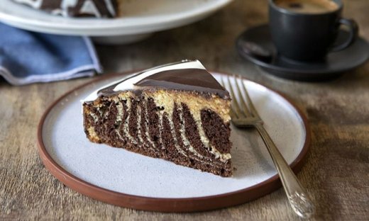 Το πιο εντυπωσιακό και νόστιμο κέικ ζέβρα από τον Άκη Πετρετζίκη