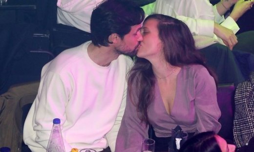 Ορφέας Αυγουστίδης - Γεωργία Κρασσά: Full in love σε βραδινή έξοδο! Τα καυτά φιλιά και τα χαμόγελα