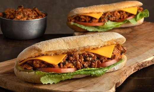 Sandwich με μπιφτέκι leftover από τον Άκη Πετρετζίκη