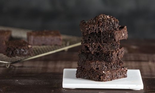Brownies με αβοκάντο χωρίς μίξερ από τον Άκη Πετρετζίκη!