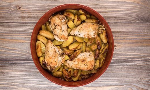 Γεμιστό φιλέτο κοτόπουλο με πατάτες από τον Άκη Πετρετζίκη.