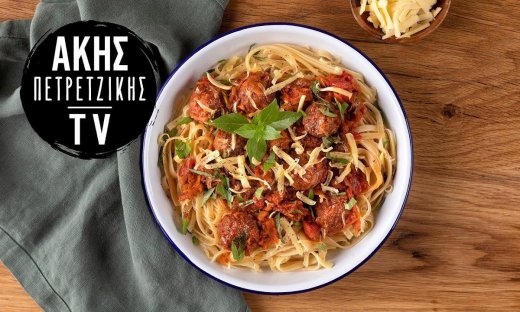 Vegan μακαρονάδα με κεφτεδάκια από τον Άκη Πετρετζίκη