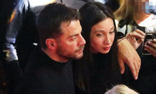 Γιώργος Αγγελόπουλος: Πήγε βόλτα με το κορίτσι του, τη Δήμητρα, στο Μοναστηράκι & έφαγαν... καρύδα!