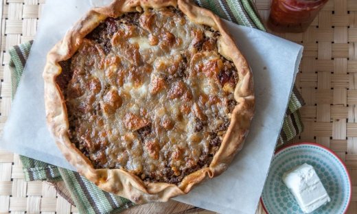 Ανοιχτή κιμαδόπιτα με γλυκό ντομάτας από τον Άκη Πετρετζίκη