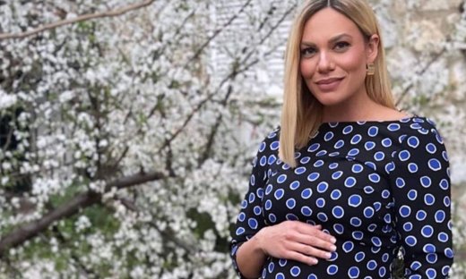 Η Ιωάννα Μαλέσκου δεν κάνει απλώς πιλάτες στον 8ο μήνα (εικόνες)