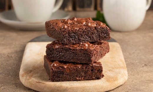 Brownies με ελαιόλαδο και σταγόνες σοκολάτας από τον Άκη Πετρετζίκη