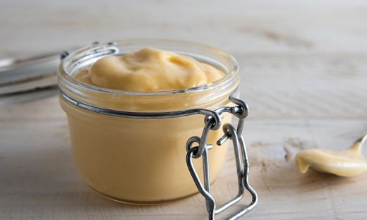 Λαχταριστή λεμονόκρεμα από τον Άκη Πετρετζίκη