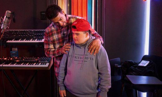 Κων/νος Τσιώρης: Κάνει δωρεάν μαθήματα DJing σ άτομα με σύνδρομο Down