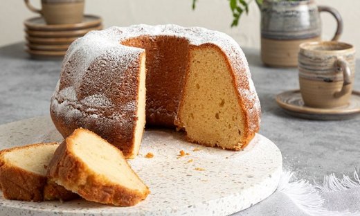 Κέικ βανίλιας με γιαούρτι από τον Άκη Πετρετζίκη