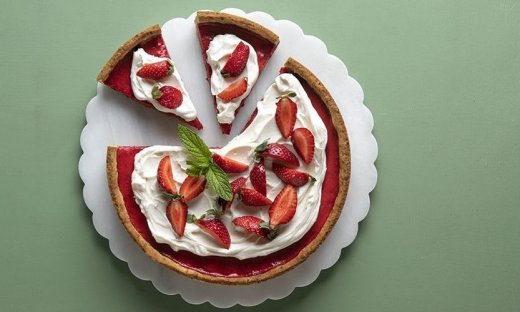 Τάρτα φράουλας από τον Άκη Πετρετζίκη
