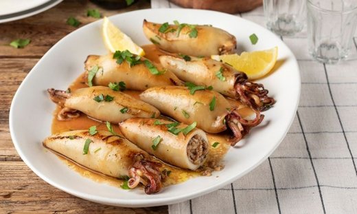 Καλαμάρια γεμιστά από τον Άκη Πετρετζίκη!