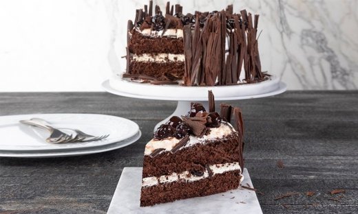 Τούρτα black forest από τον Άκη Πετρετζίκη