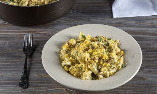 Καρμπονάρα με κουνουπίδι και φουντούκια από τον Άκη Πετρετζίκη