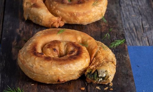 Στριφτάρια με σπανάκι από τον Άκη Πετρετζίκη