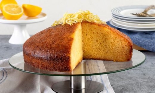 Σιροπιαστό κέικ λεμονιού από τον Άκη Πετρετζίκη!