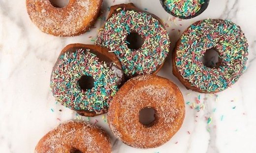 Εύκολα ψευτοντόνατς από τον Άκη Πετρετζίκη