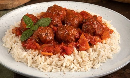 Αφράτα κεφτεδάκια με σάλτσα ντομάτας από τον Άκη Πετρετζίκη