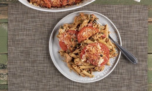 Μακαρονάδα με τόνο στον φούρνο από τον Άκη Πετρετζίκη