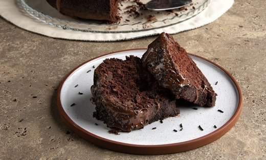 Vegan κέικ σοκολάτας από τον Άκη Πετρετζίκη