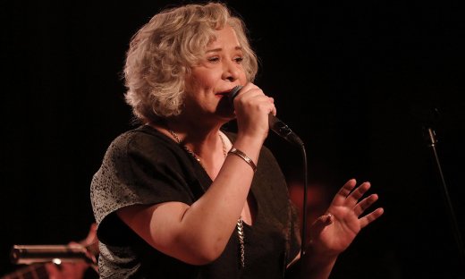 Μελίνα Κανά: «Μόνο αν βρούμε τον τρόπο να αγαπηθούμε και να αγαπήσουμε θα γίνουν όλα καλύτερα»