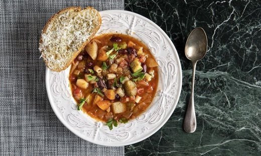 Σούπα μινεστρόνε από τον Άκη Πετρετζίκη