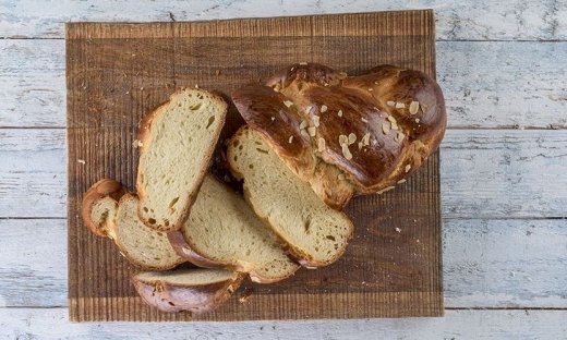 Πολίτικο τσουρέκι από τον Άκη Πετρετζίκη