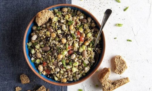 Οσπριάδα από τον Άκη Πετρετζίκη