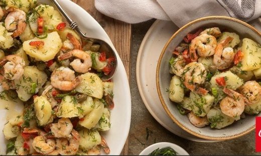 Νηστίσιμη πατατοσαλάτα με γαρίδες από τον Άκη Πετρετζίκη