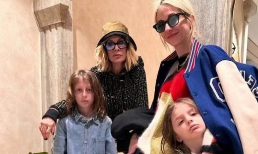 «Αγάπη Υπερβολική» τα looks της Σοφίας Καρβέλα από τις διακοπές της στην Ελλάδα