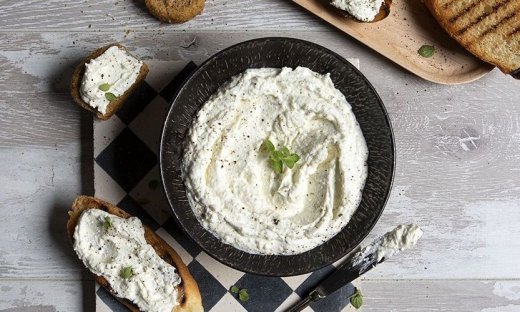 Μους φέτας από τον Άκη Πετρετζίκη!