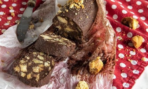 Κορμός σοκολάτας με πασχαλινά κουλουράκια από τον Άκη Πετρετζίκη