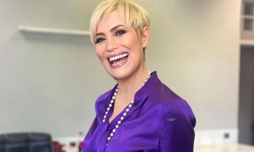 Κωνσταντίνα Μιχαήλ: Το καυτό φόρεμα και το σέξι σκίσιμο στο πλάι