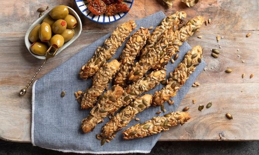 Κριτσίνια πολύσπορα από τον Άκη Πετρετζίκη