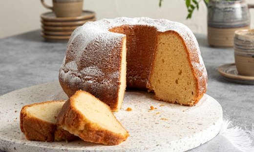 Κέικ βανίλιας με γιαούρτι από τον Άκη Πετρετζίκη