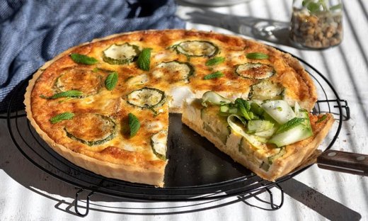 Τάρτα με κολοκυθάκια και κατσικίσιο τυρί από τον Άκη Πετρετζίκη!