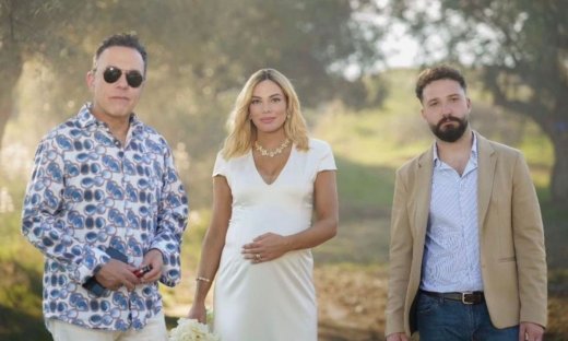 Μαλέσκου: Το «ευχαριστώ» στους επώνυμους μάρτυρες και οι λεπτομέρειες στο προσιτό wedding look